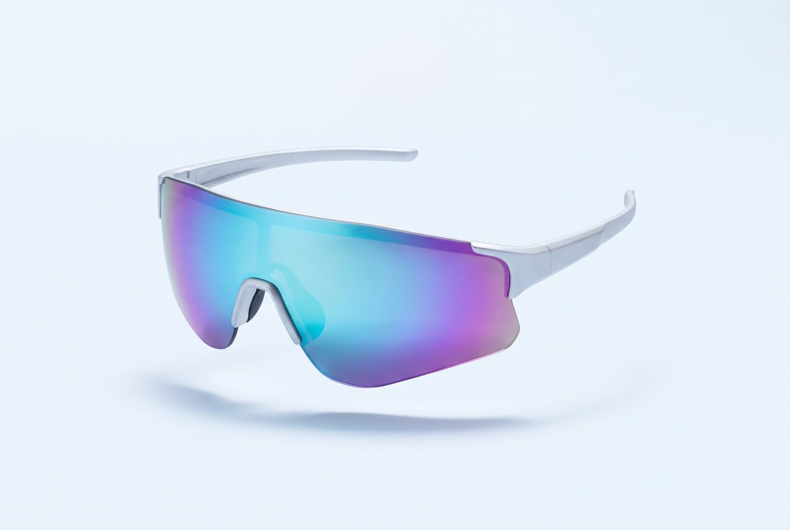 Shield 01 en Glacier : monture blanc satiné, verre Boreal